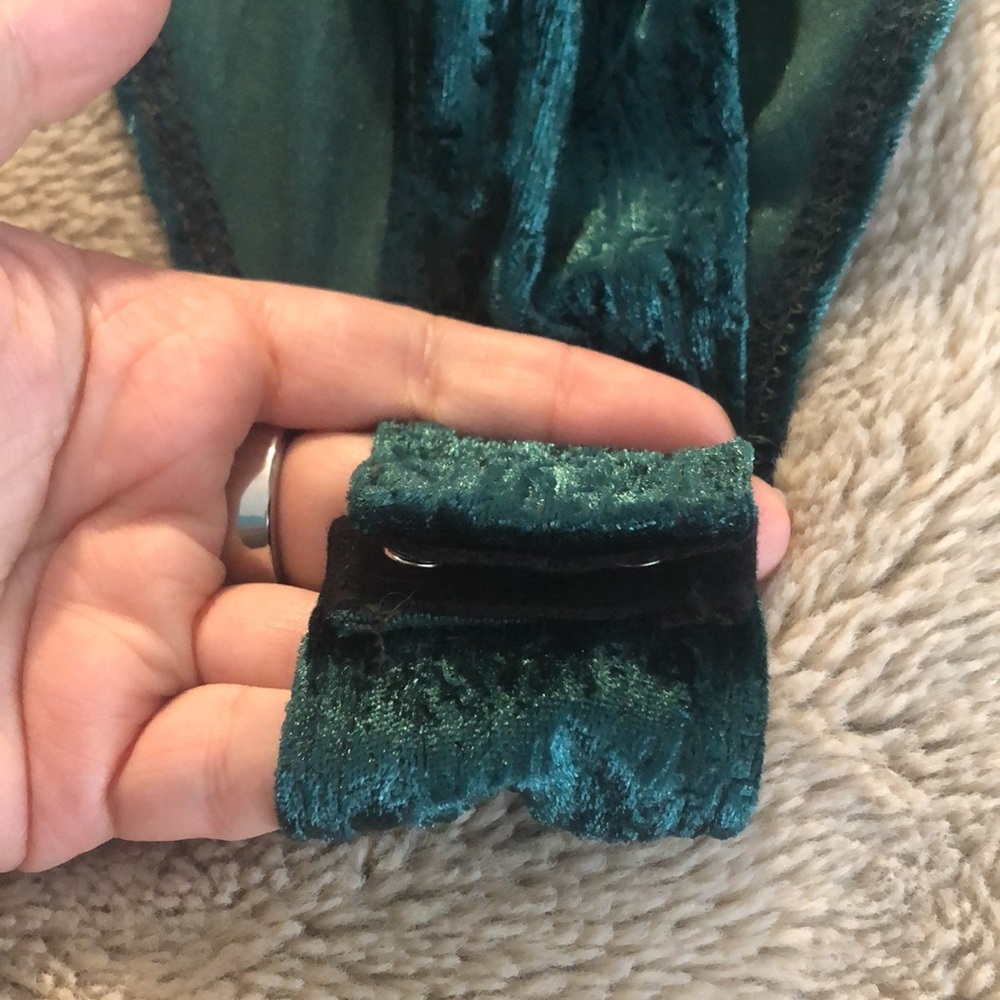 🎉4 for $20 A3 Design Green Velvet Bodysuit, size small - Picture 4 of 6